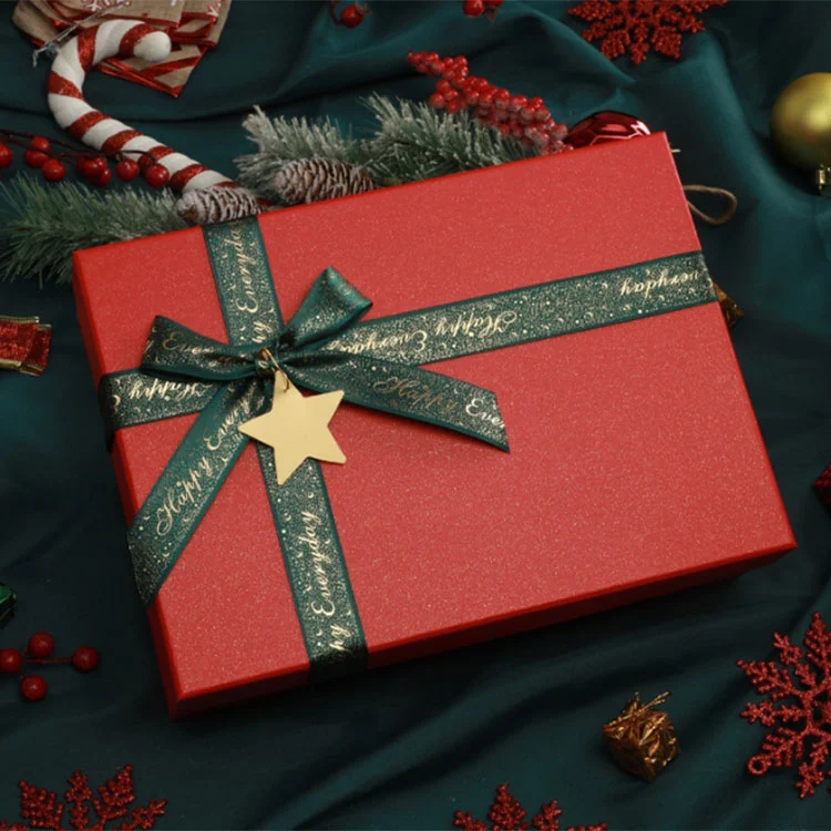 Joulun jäykkä kansi ja pohja -lahjarasia nauhalla ja tähtikorulla