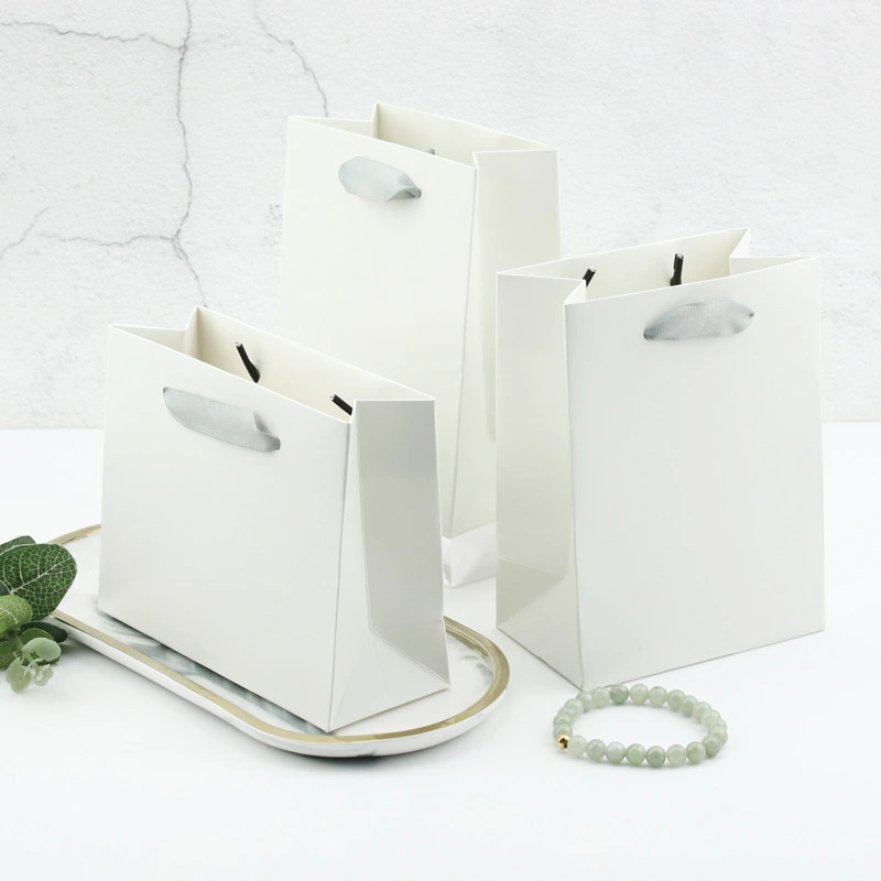 Laadukkaat teksturoidut paperilahjakassit